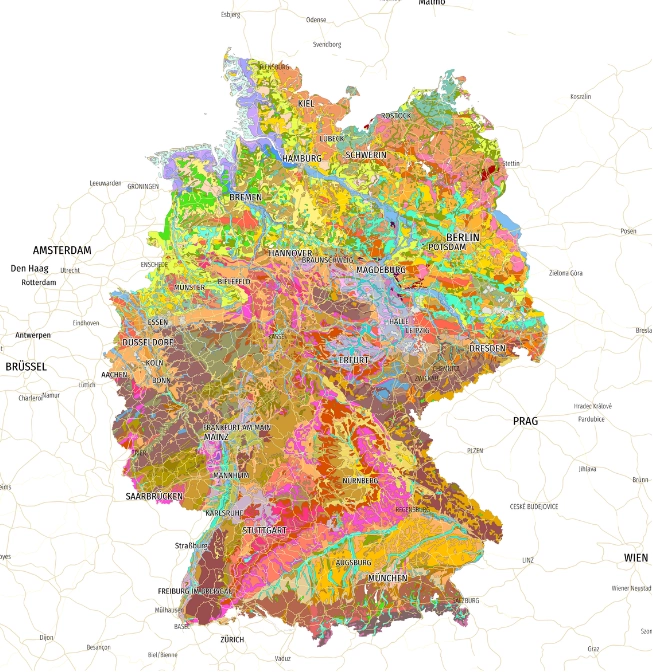 Deutschlandkarte mit flächendeckender, farbiger Fachdatenvisualisierung